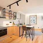Luxurious Bright Flats - Ace Location 포르투