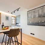 Luxurious Bright Flats - Ace Location 포르투